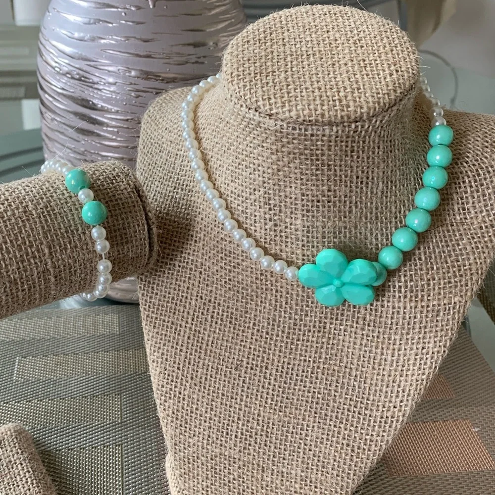2/$10 Kids Jewelry | Turquoise & White Flower Necklace + Bracelet Set